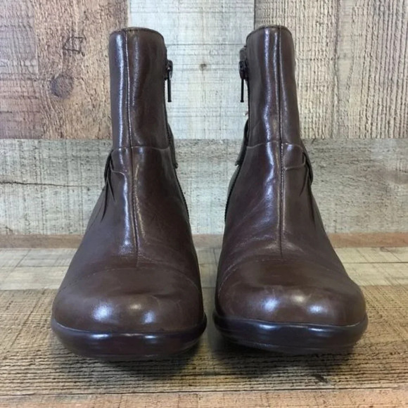 Clarks Brown Ruched Leather Ankle Zip Booties Womens 6 M Heeled Boots - Picture 2 of 12